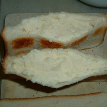 食パンにポケットを作っちゃうなんて素晴らしいアイデアですね。６枚切りを使いましたが
ポケットできました。美味しかったです。ごちそうさまです。